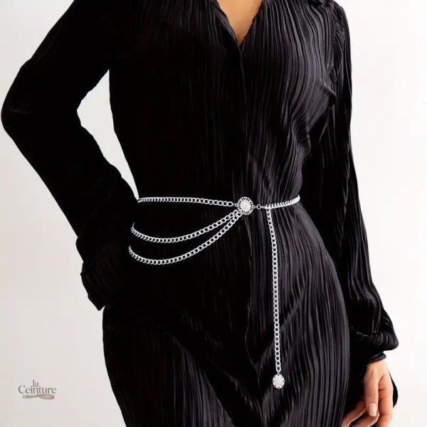 Accessoire mode en chaîne pour combinaison féminine