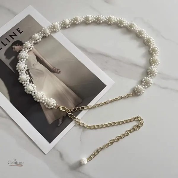 Accessoire de mode : ceinture chaîne pour tenue féminine