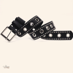 Ceinture en cuir cloutée pour un style affirmé