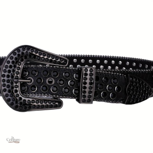 Accessoire mode masculin, ceinture cloutée