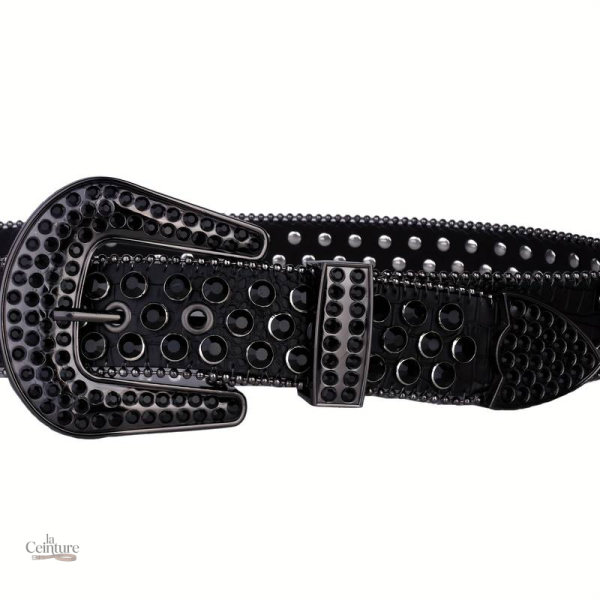 Accessoire mode masculin, ceinture cloutée