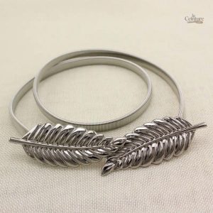 Accessoire élégant pour combinaison féminine