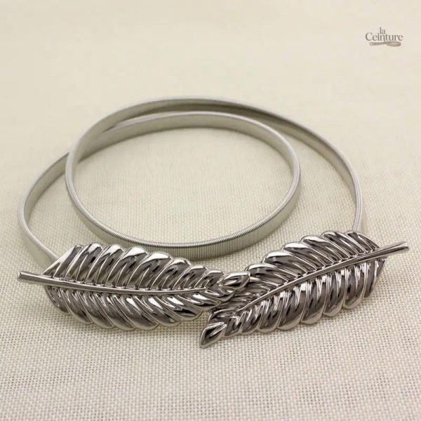 Accessoire élégant pour combinaison féminine