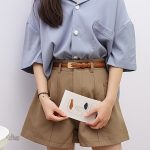 Boucle rectangulaire sur ceinture fine en cuir