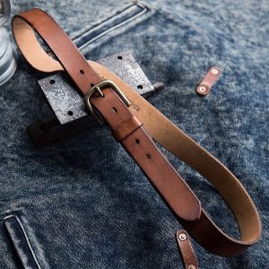 Ceinture homme en cuir avec boucle en métal brossé