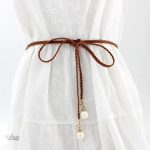 Ceinture fine tressée pour un look chic